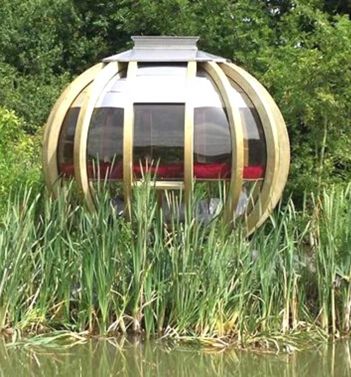 The Deluxe Garden Pod