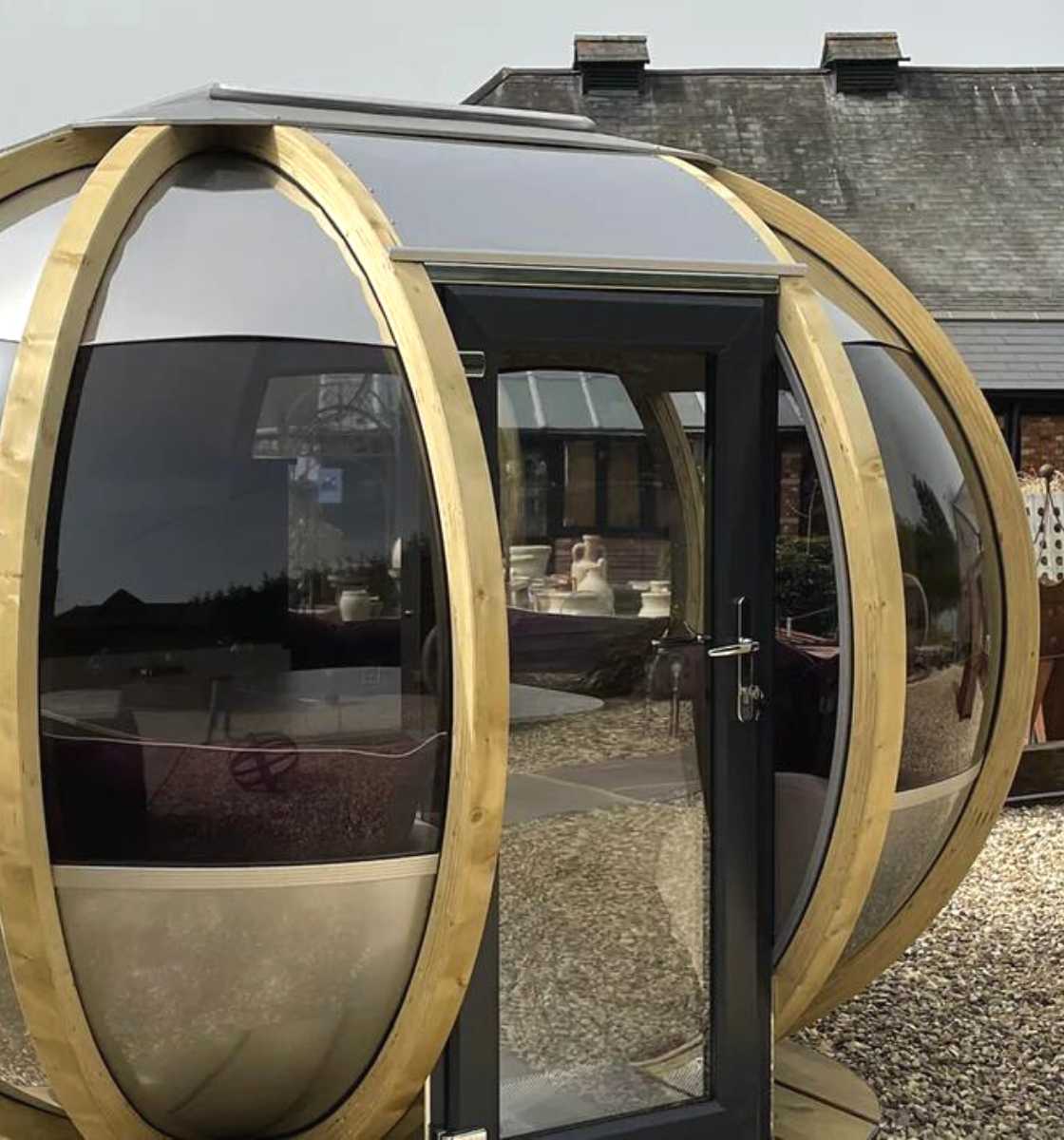 The Deluxe Garden Pod