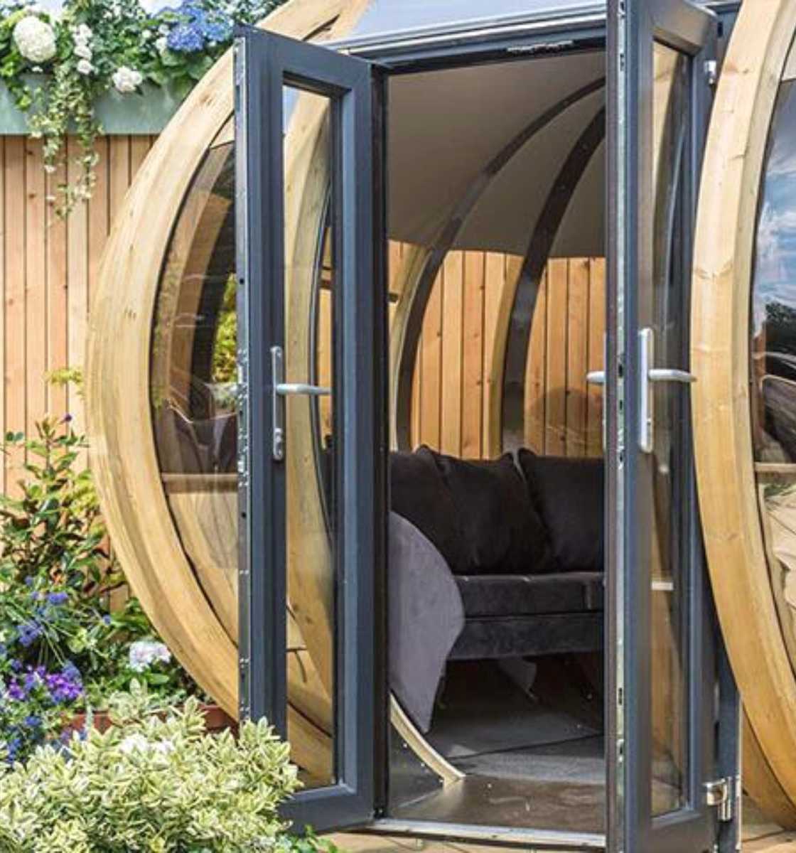 The Grande Deluxe Chic Garden Pod