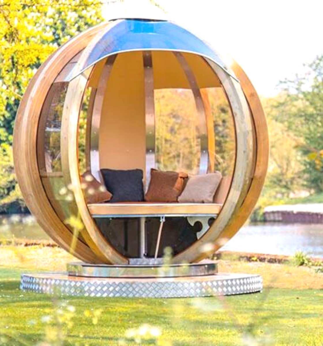 The Rotating Lounger Garden Pod